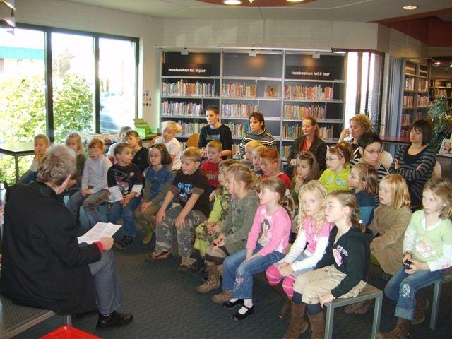 Klassenbezoek bibliotheek groep 3a en 3b (17).jpg